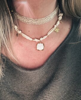 silk necklace ecru 